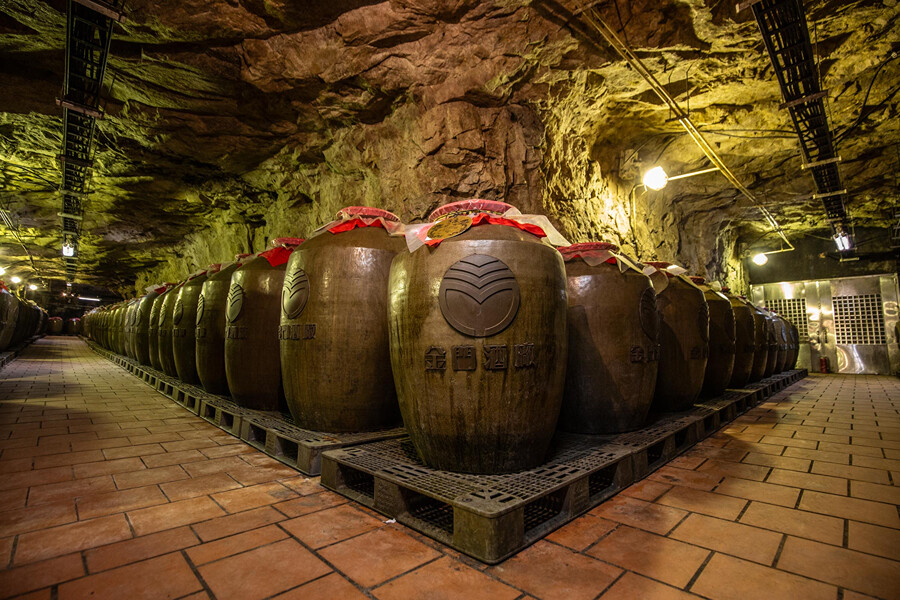 單罈原漿金門高粱酒」年份酒限量登場！罈中有歲月老酒見真情- 評酒趣